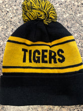 Load image into Gallery viewer, POM POM BEANIE
